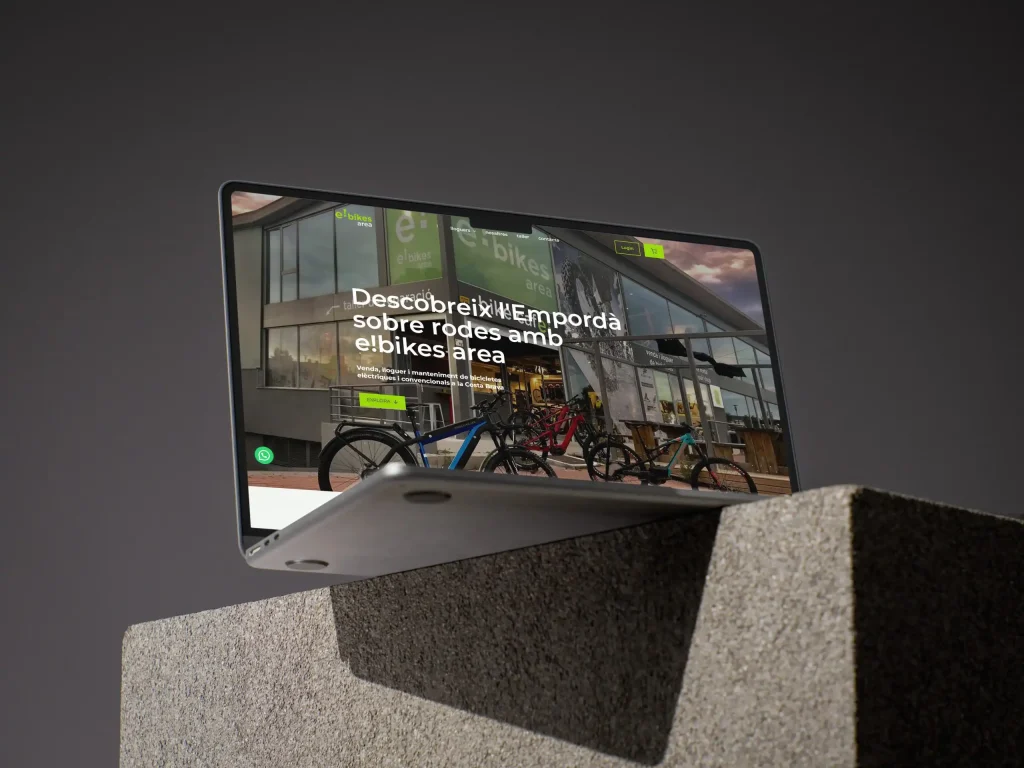 Mockup web dissenyada per a botiga de bicicletes elèctriques eBikes - Aplitec Informàtica