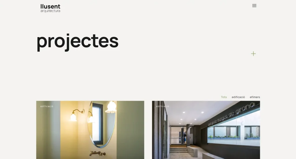 Página de proyectos del estudio de arquitectura con filtro por tipología y grid de fotografía arquitectónica